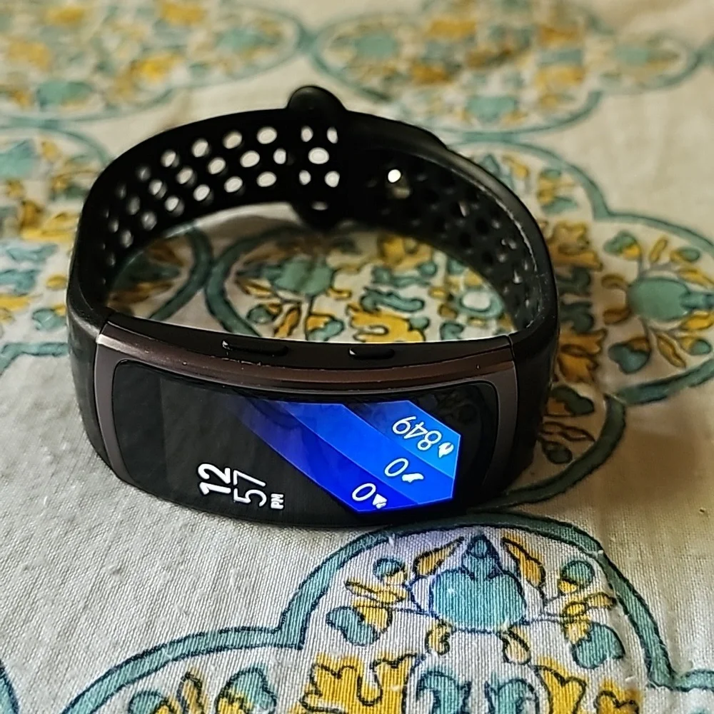 Samsung Gear Fit2 Smartwatch GPS Fitness Tracker Black Large